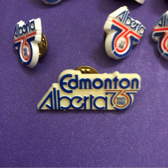 Alberta 1905-1980 75th Anniversary Lapel Pin Plastic .75”. Vintage 21 qty pins - Picture 6 of 6